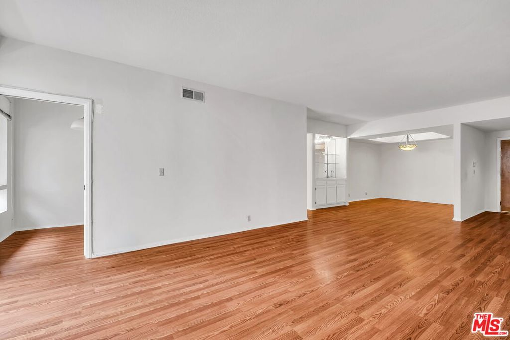 1164 Wellesley Avenue 204 Property Photo 8