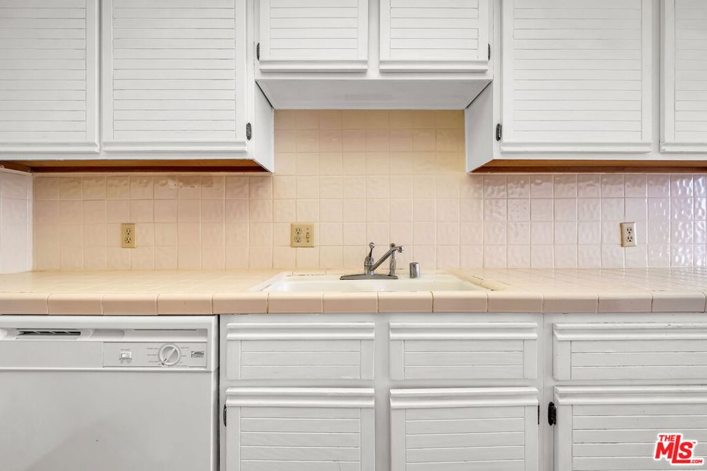 1164 Wellesley Avenue 204 Property Photo 18