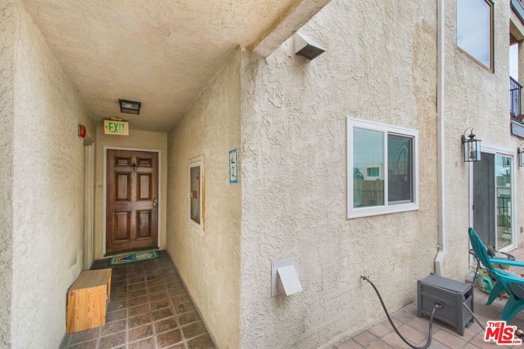 1440 W 9th Street 2 Property Photo 9