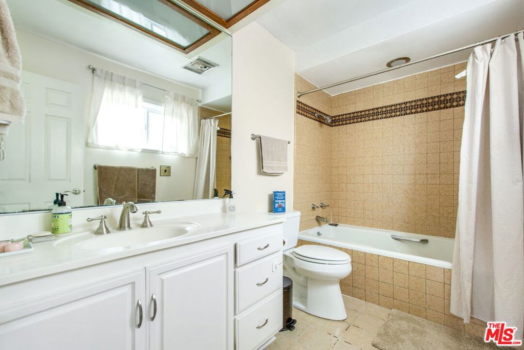 1440 W 9th Street 2 Property Photo 25