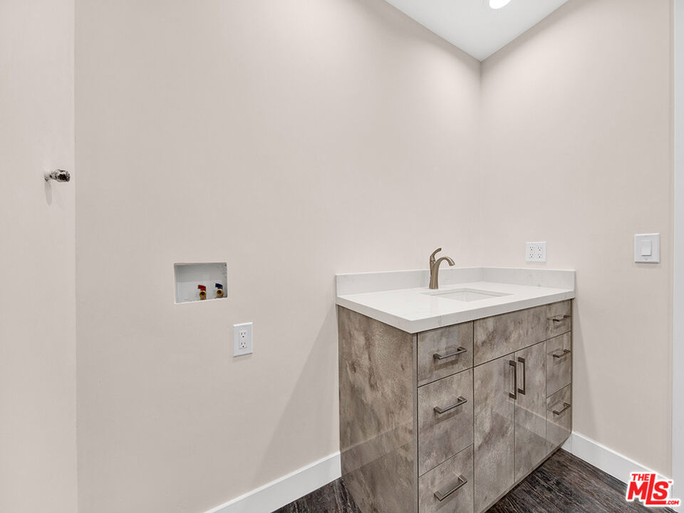 1325 Valley View Road 201 Property Photo 22
