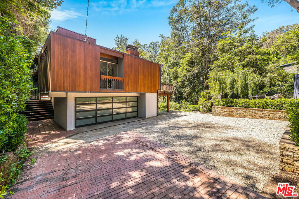 681 Brooktree Road Property Photo 3