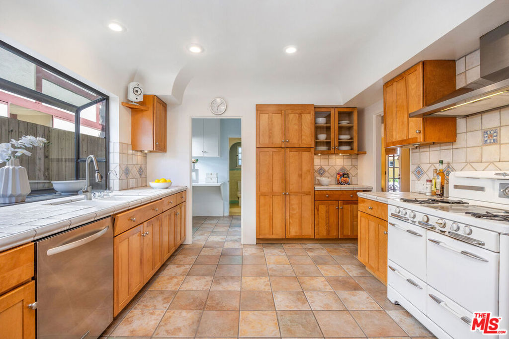 6501 Whitworth Drive Property Photo 11