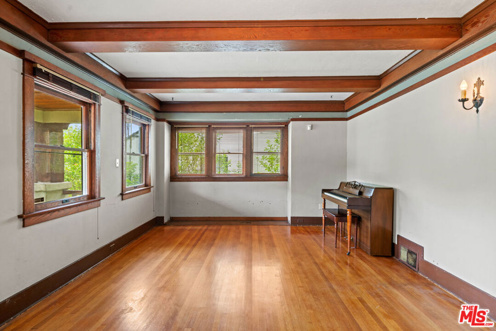 105 El Nido Avenue Property Photo 9
