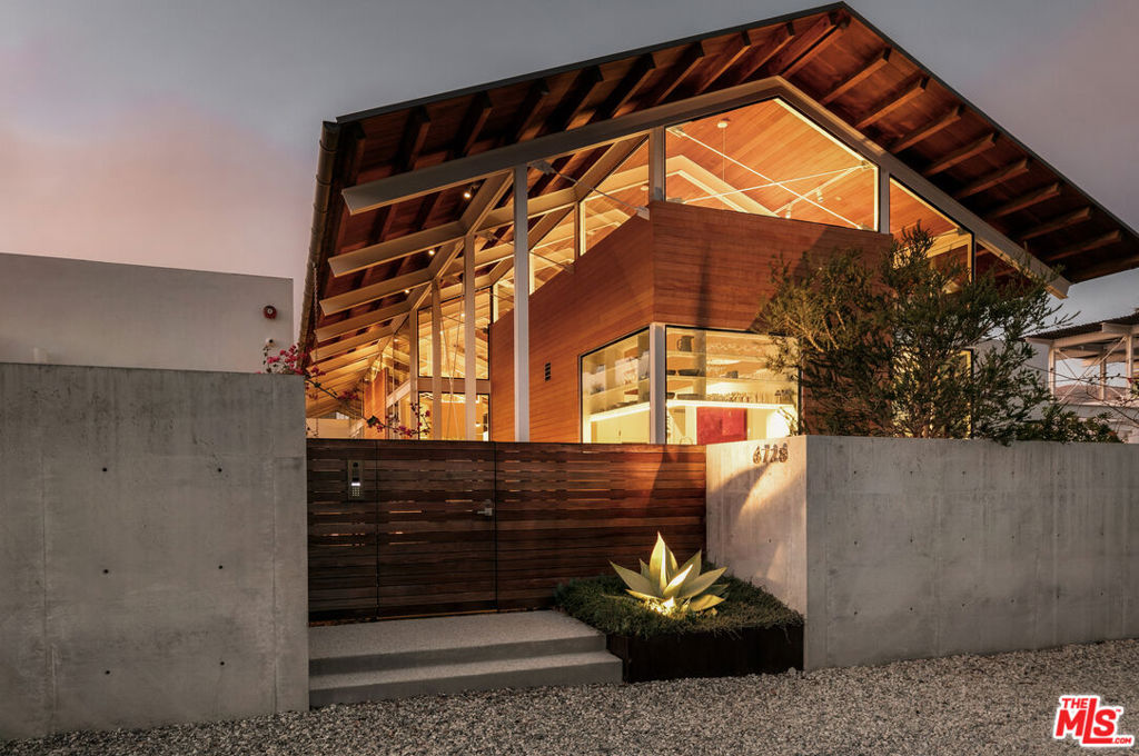 6728 Wildlife Road Property Photo 4