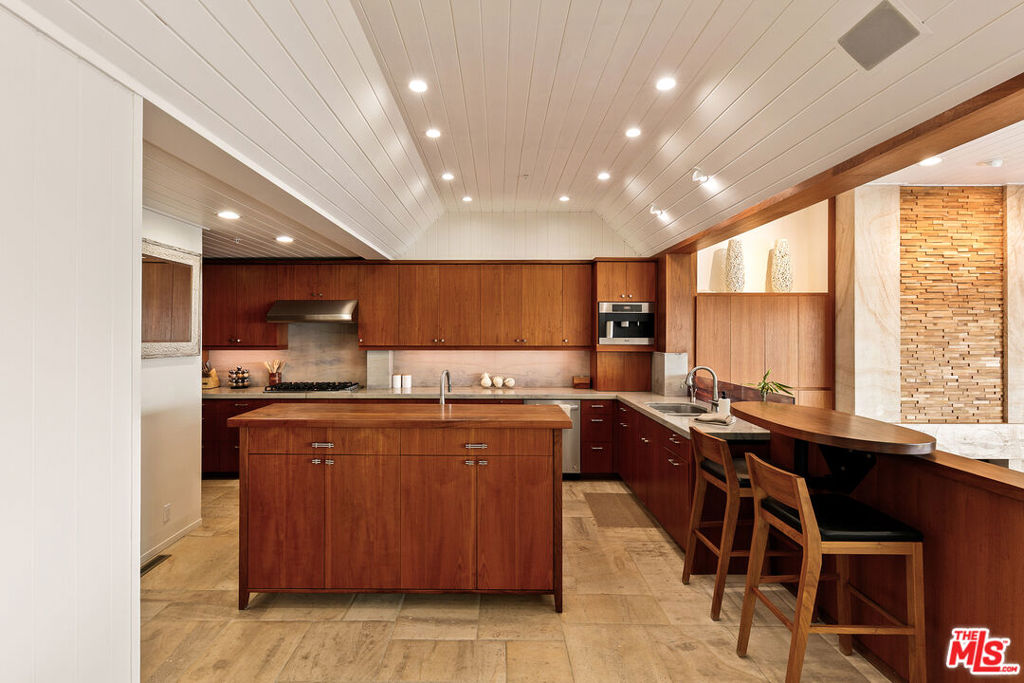 27352 Pacific Coast Highway Property Photo 11