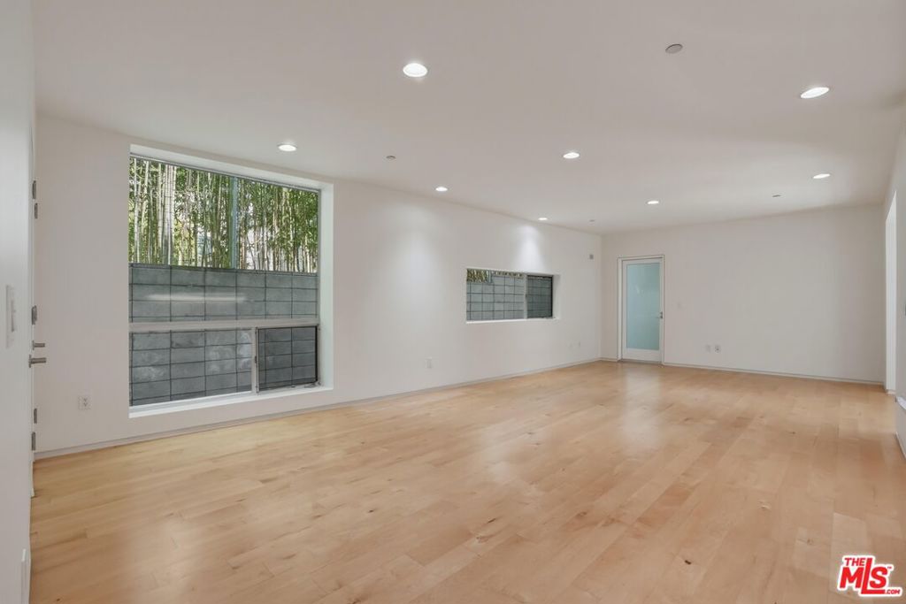 825 N Kings Road 1 Property Photo 6
