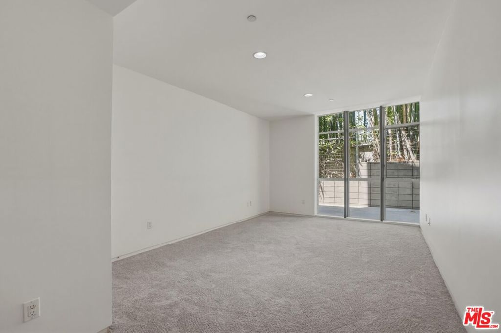 825 N Kings Road 1 Property Photo 13