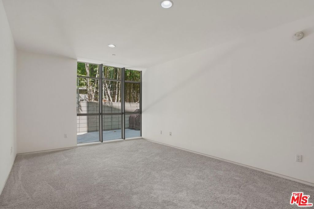 825 N Kings Road 1 Property Photo 14