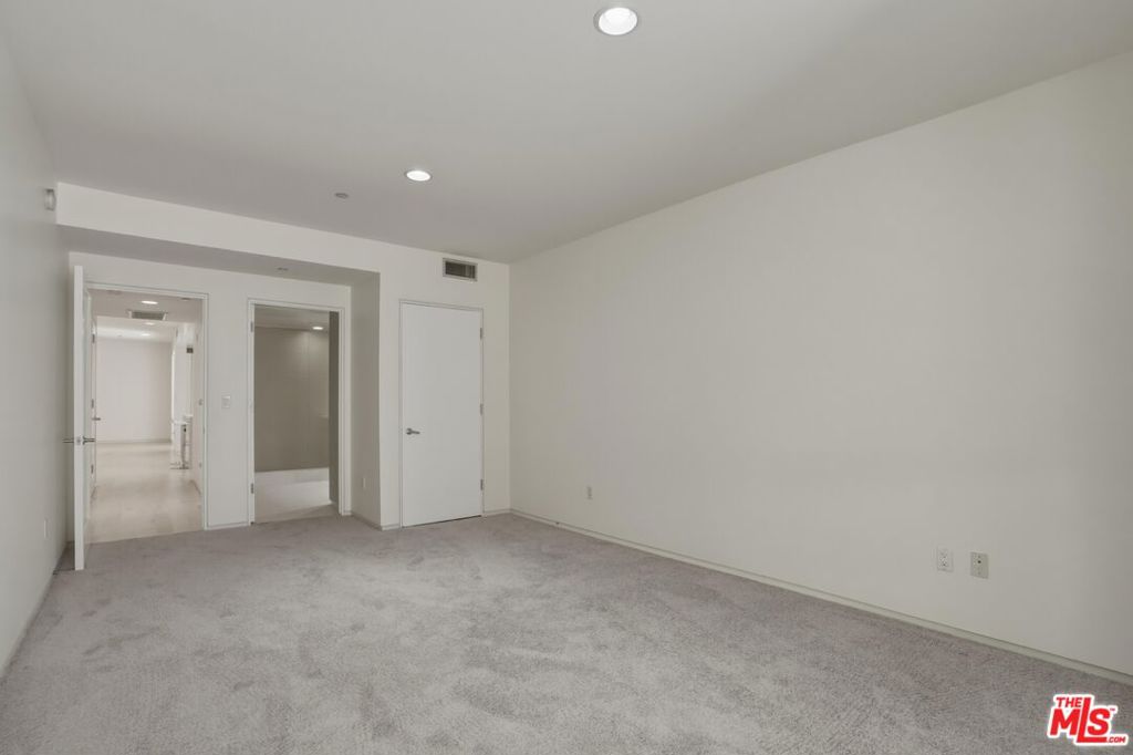825 N Kings Road 1 Property Photo 15