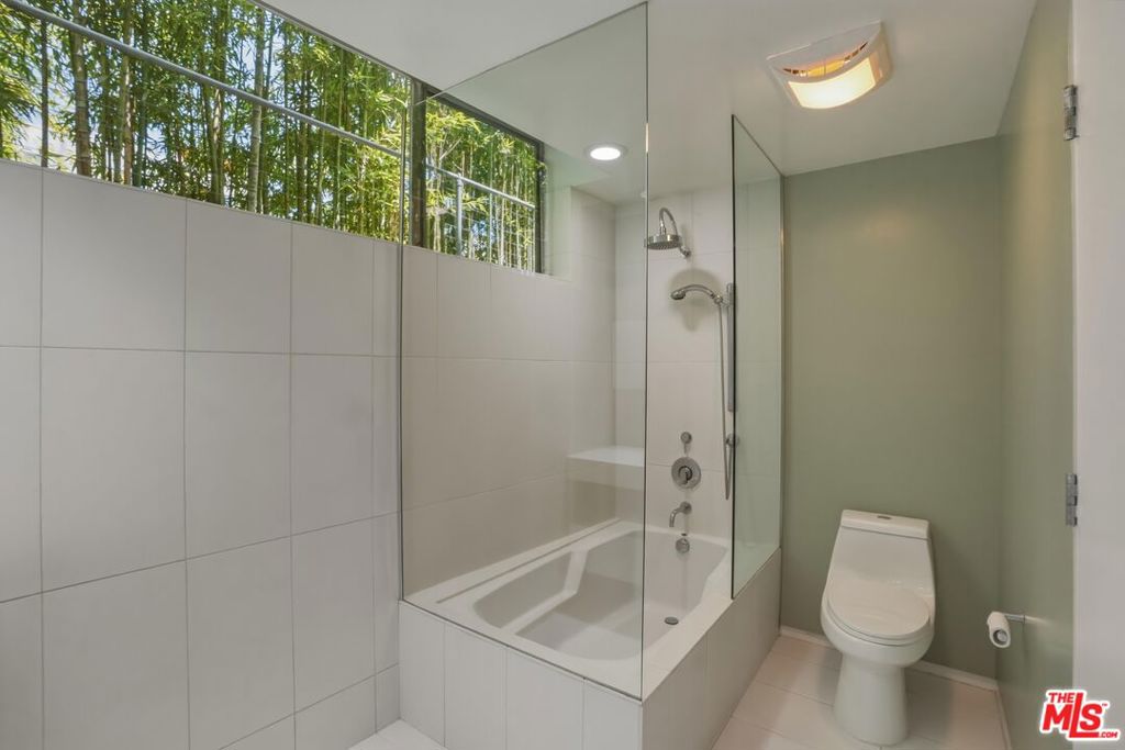 825 N Kings Road 1 Property Photo 20