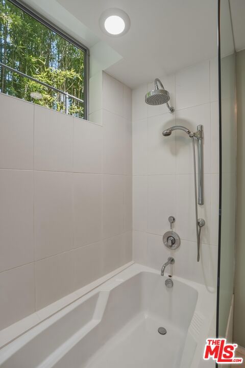 825 N Kings Road 1 Property Photo 22