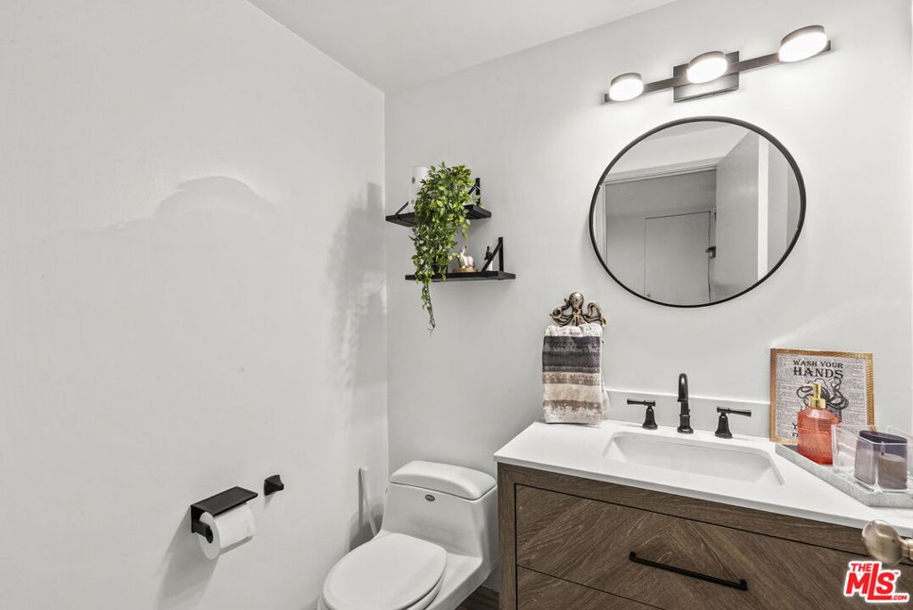 6752 Hillpark Drive 202 Property Photo 11