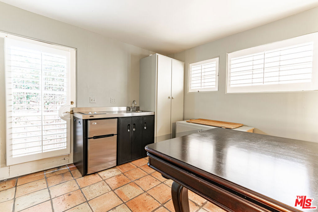 216 S Carmelina Avenue Guesthouse Property Photo 8