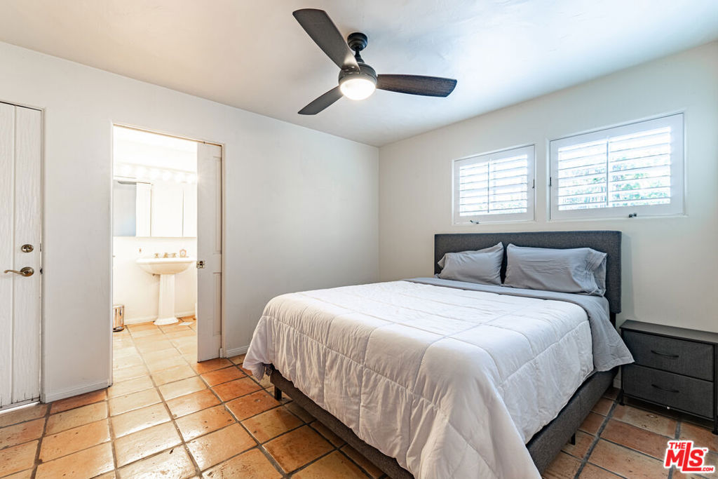 216 S Carmelina Avenue Guesthouse Property Photo 10