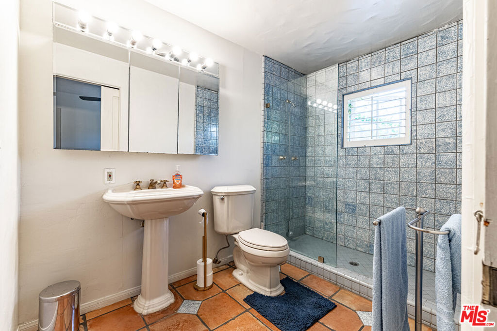 216 S Carmelina Avenue Guesthouse Property Photo 11