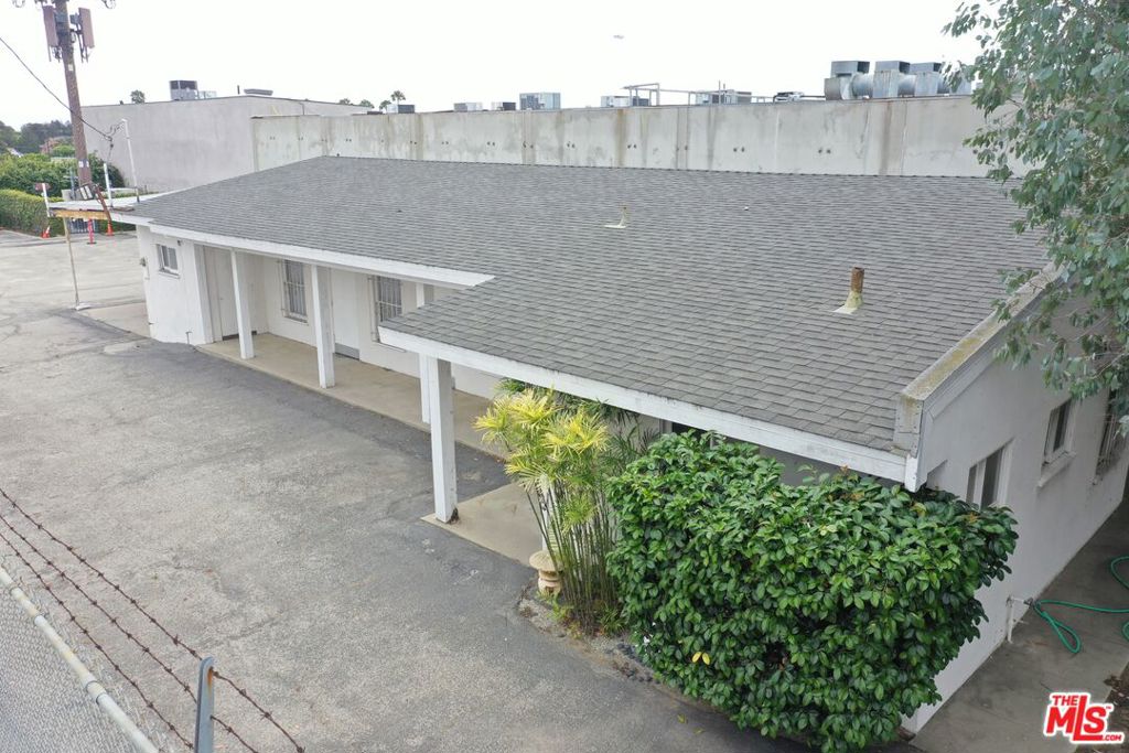 25316 Frampton Avenue Property Photo 2