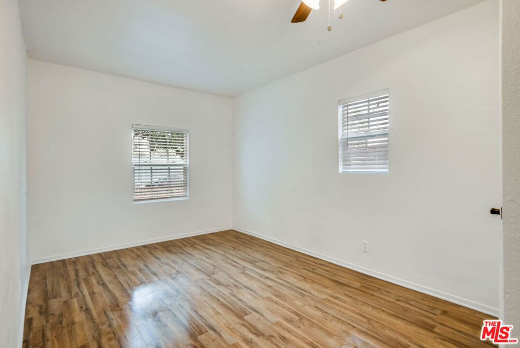 1742 W 36th Street Property Photo 10