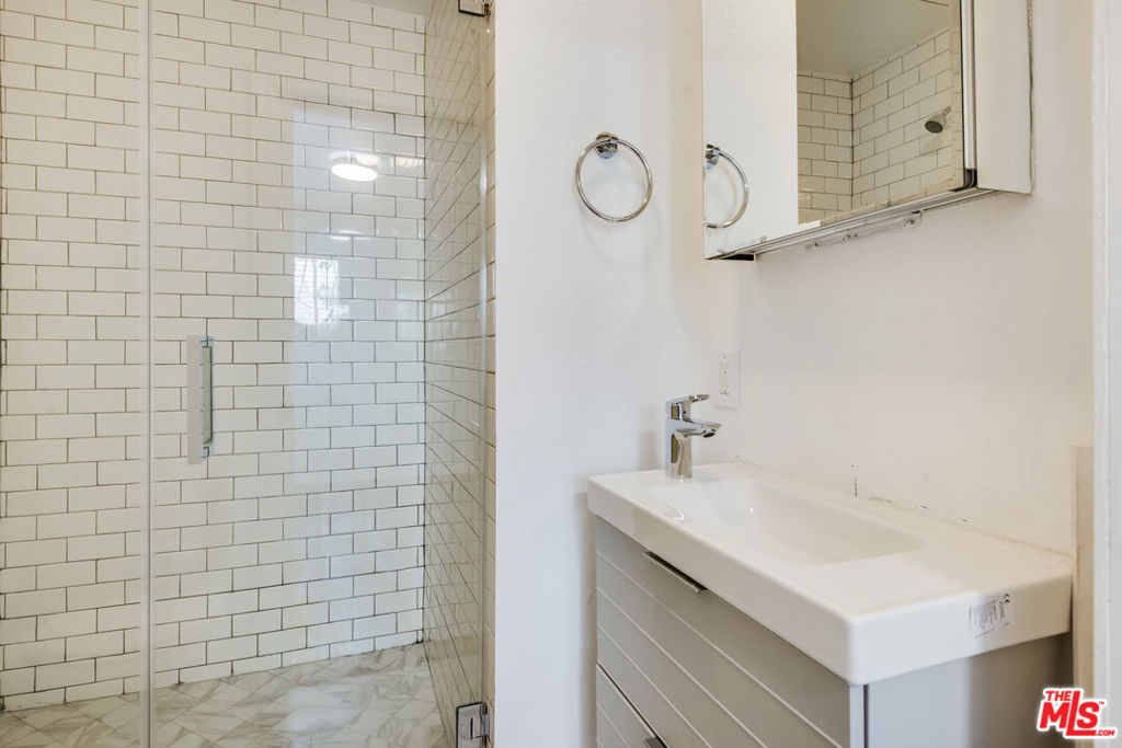 1742 W 36th Street Property Photo 27