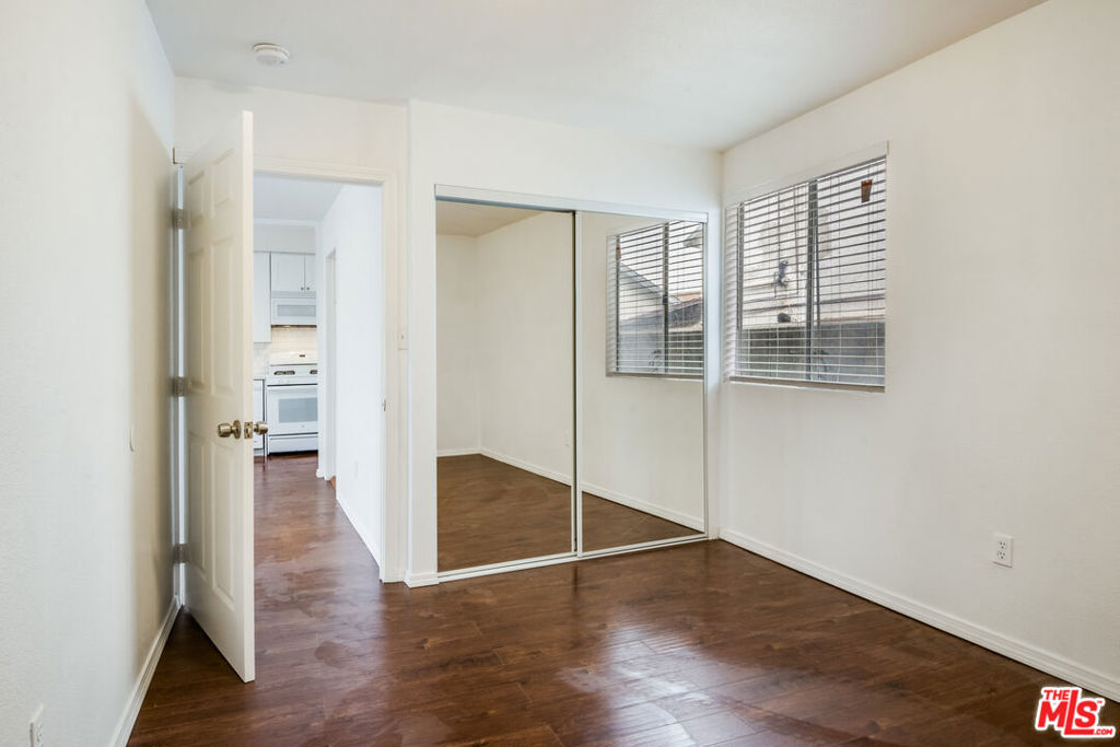 1742 W 36th Street Property Photo 28