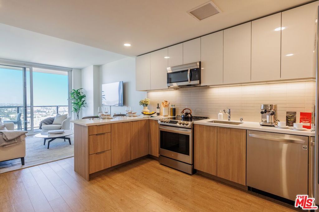 11750 Wilshire Boulevard 2204 Property Photo 6