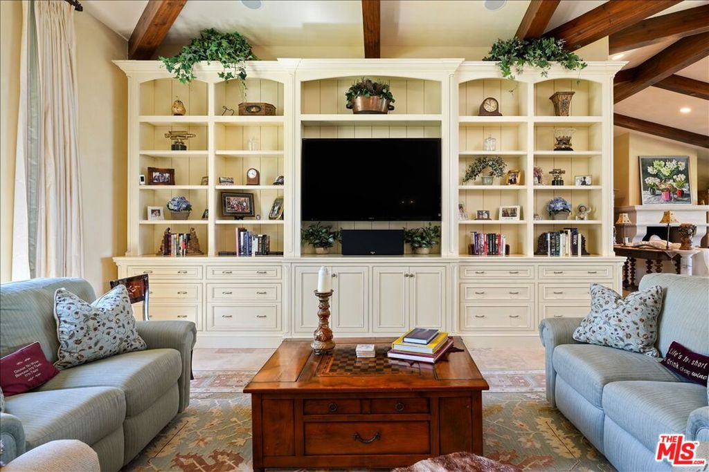 2553 Santa Barbara Avenue Property Photo 25