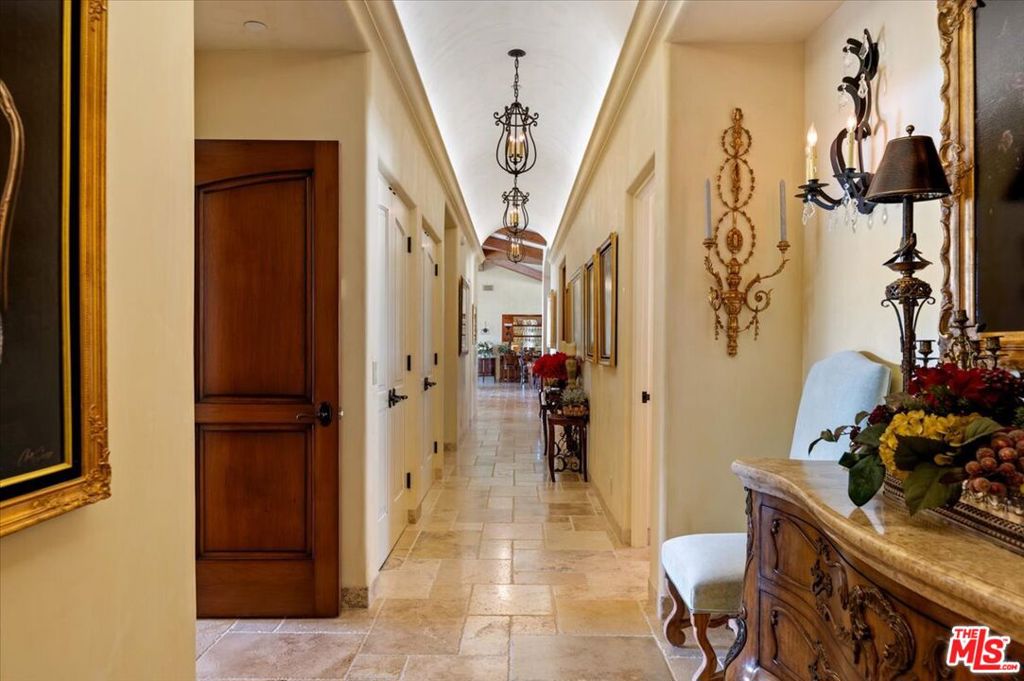 2553 Santa Barbara Avenue Property Photo 43