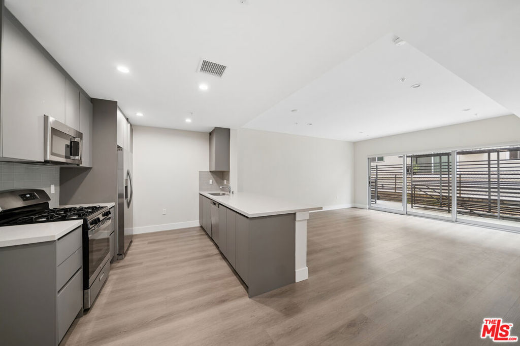 1223 N Hayworth Avenue 2 Property Photo 2