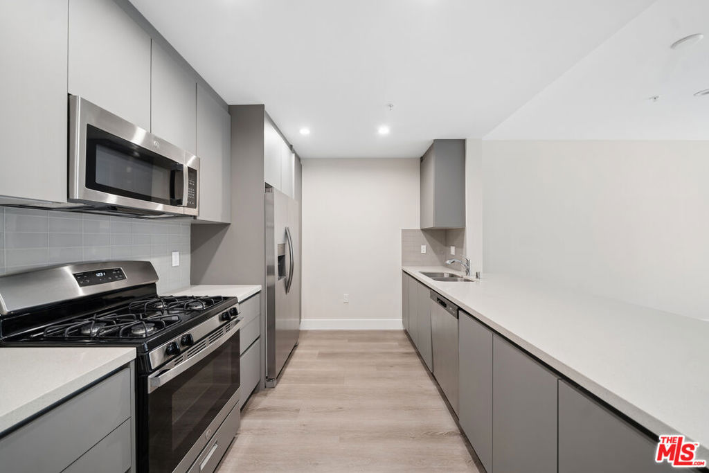 1223 N Hayworth Avenue 2 Property Photo 3