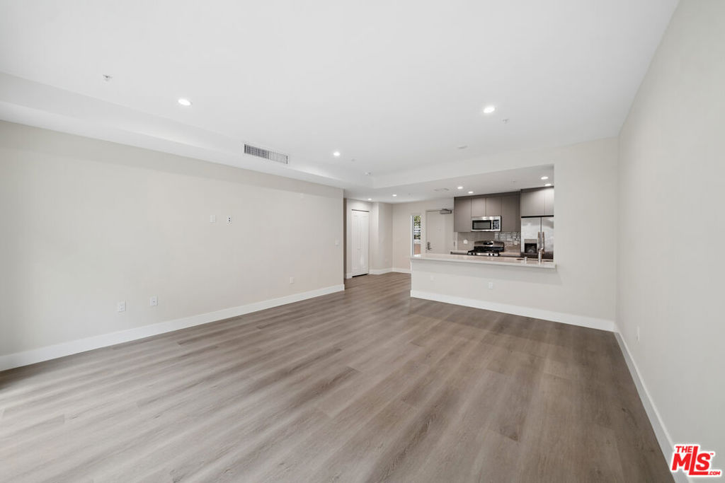 1223 N Hayworth Avenue 2 Property Photo 6