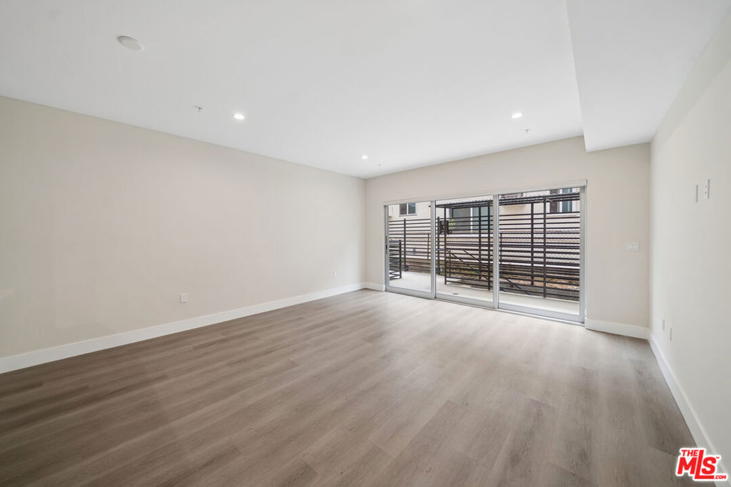1223 N Hayworth Avenue 2 Property Photo 8