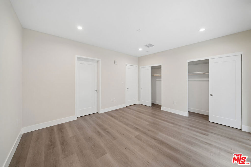 1223 N Hayworth Avenue 2 Property Photo 11