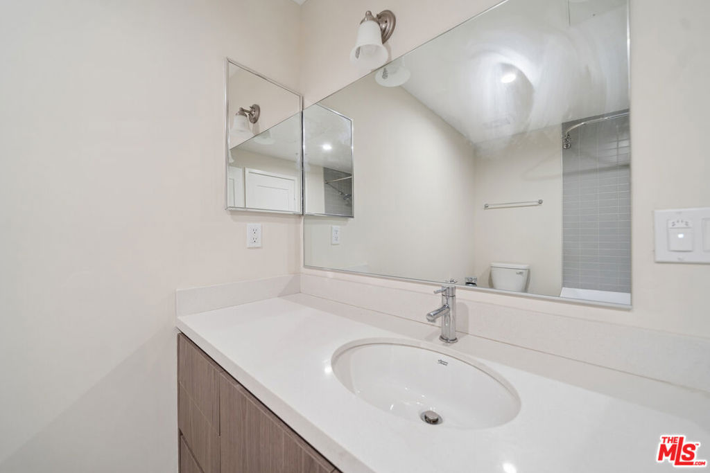 1223 N Hayworth Avenue 2 Property Photo 13