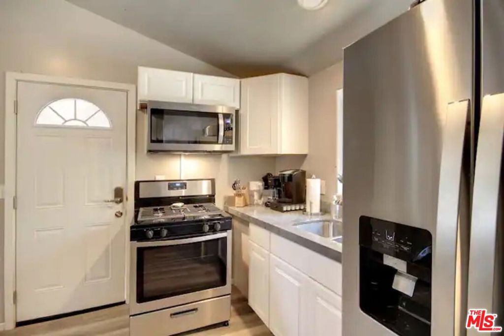 39219 Cedar Dell Road Property Photo 2