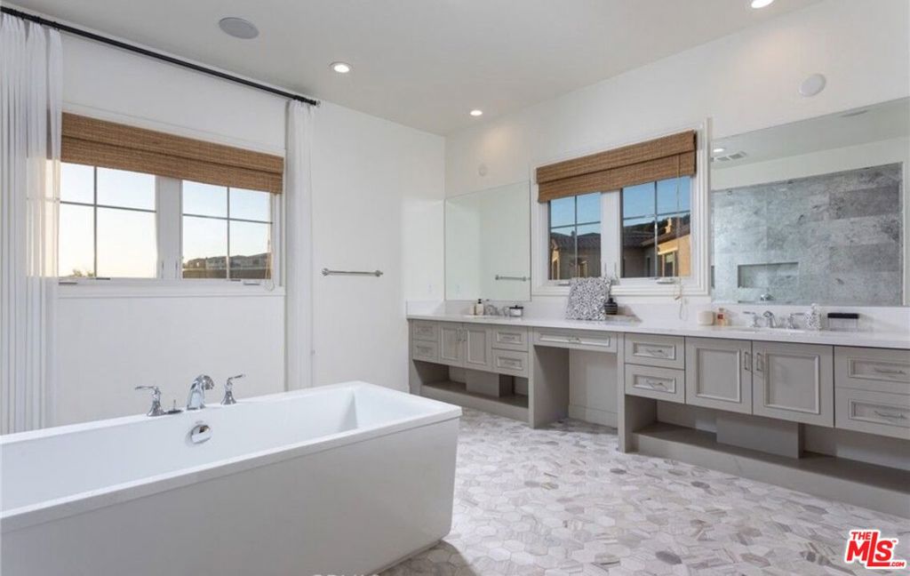 119 Lanzon Property Photo 10