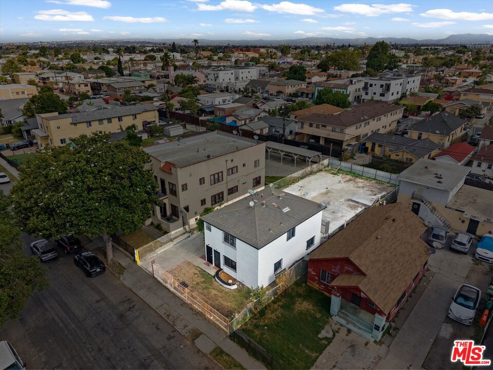 633 W 75th Street Property Photo 2
