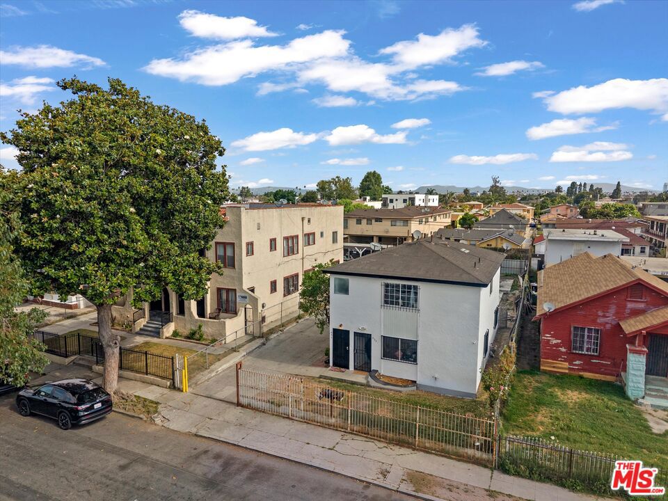 633 W 75th Street Property Photo 11
