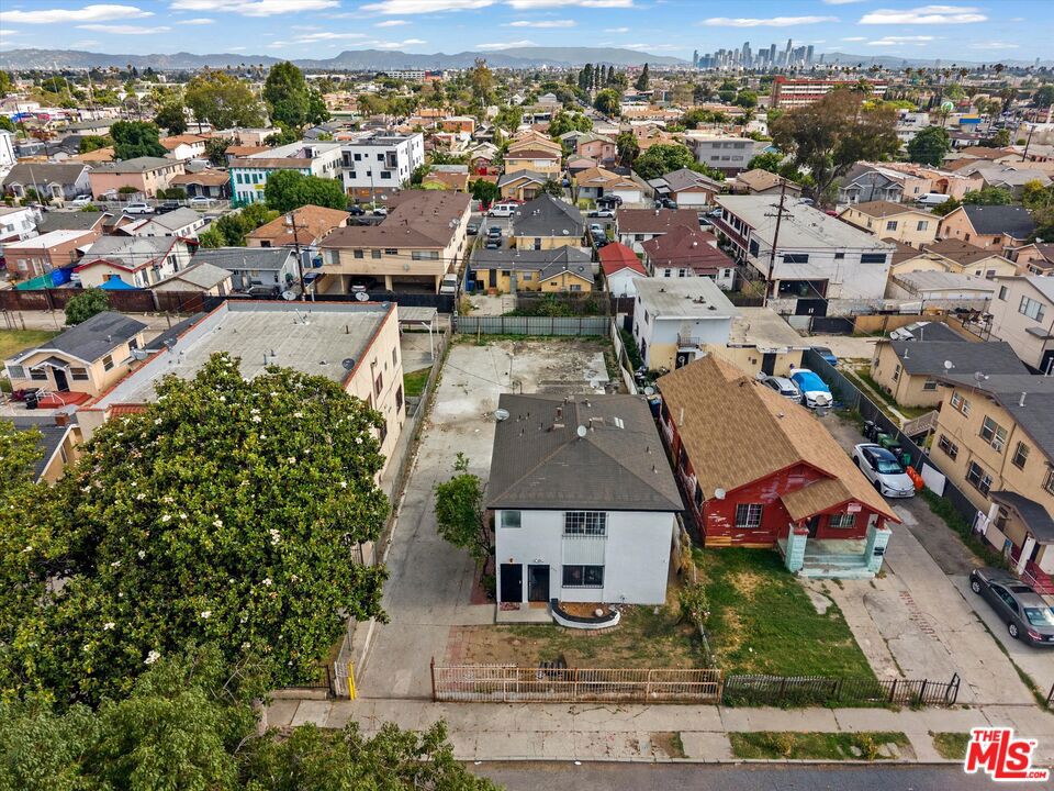 633 W 75th Street Property Photo 12