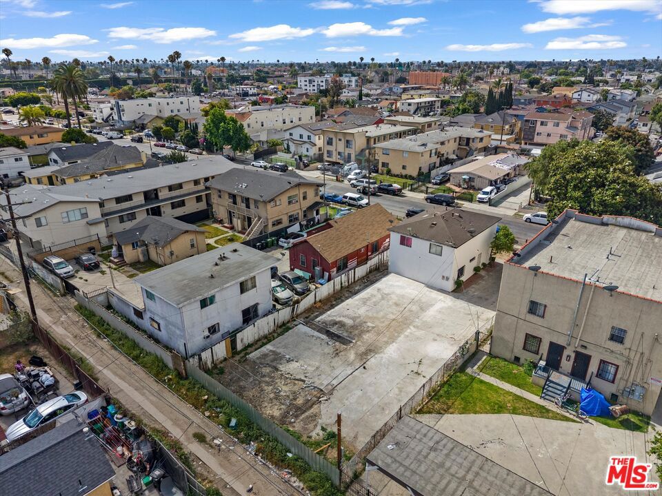 633 W 75th Street Property Photo 15
