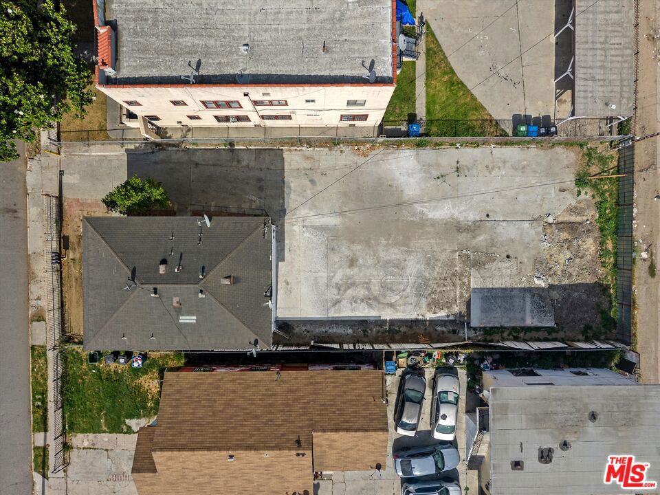 633 W 75th Street Property Photo 16