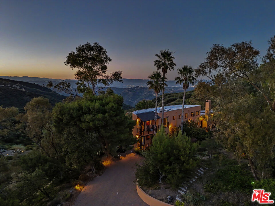 22067 Saddle Peak Road Property Photo 1