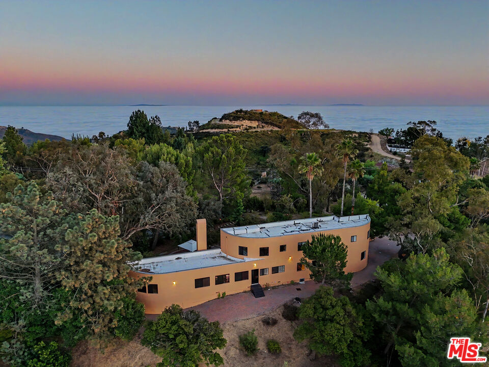 22067 Saddle Peak Road Property Photo 2