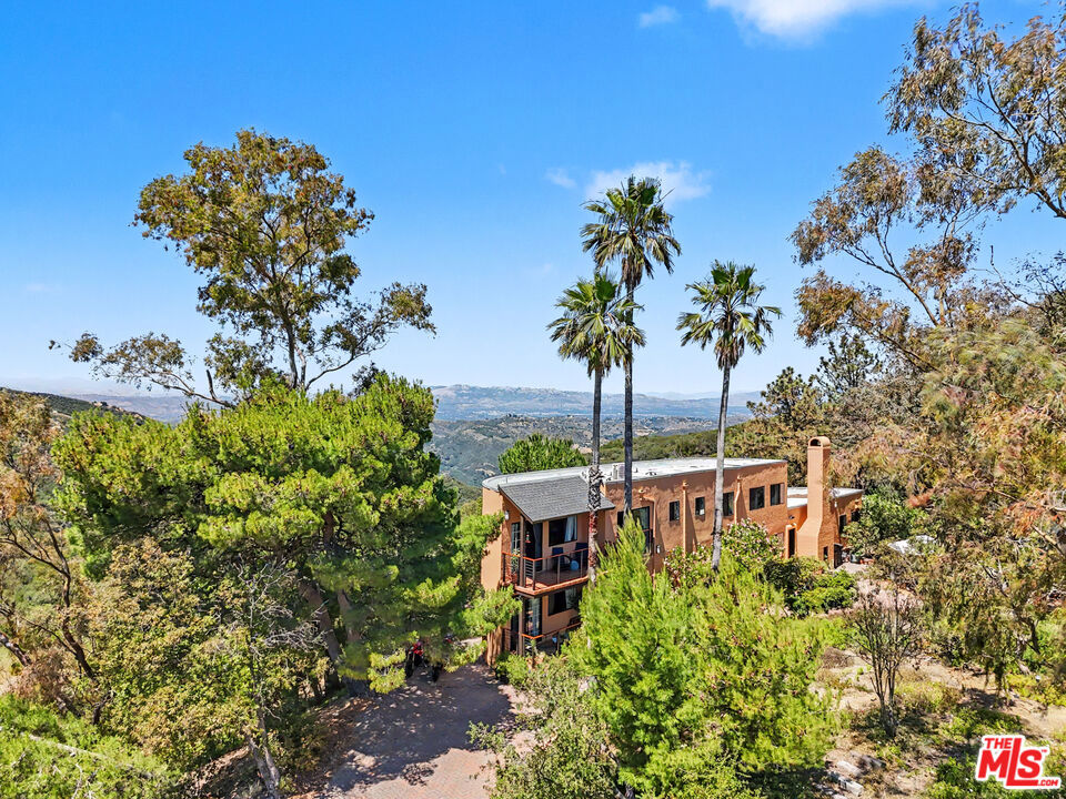 22067 Saddle Peak Road Property Photo 4
