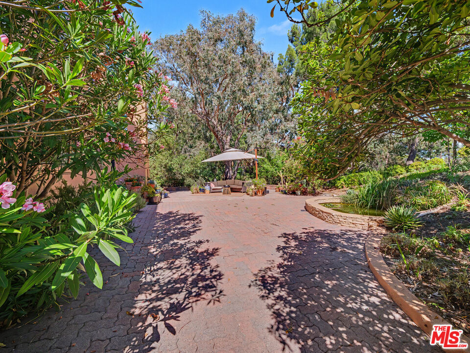 22067 Saddle Peak Road Property Photo 6