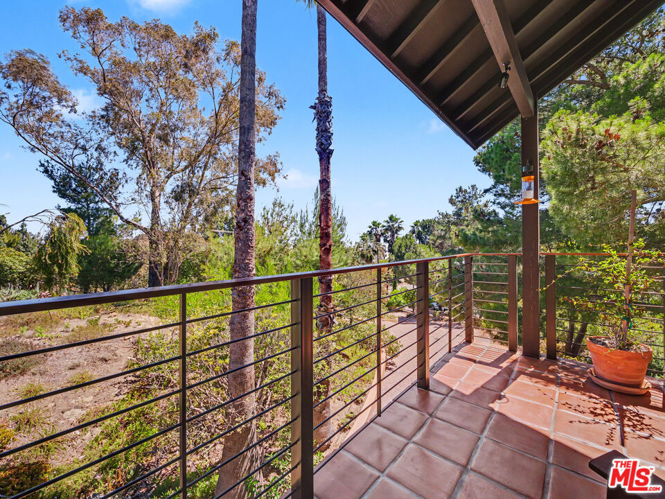 22067 Saddle Peak Road Property Photo 32