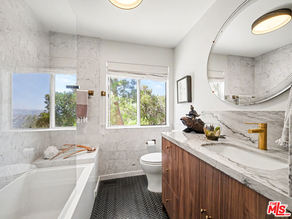 22067 Saddle Peak Road Property Photo 54