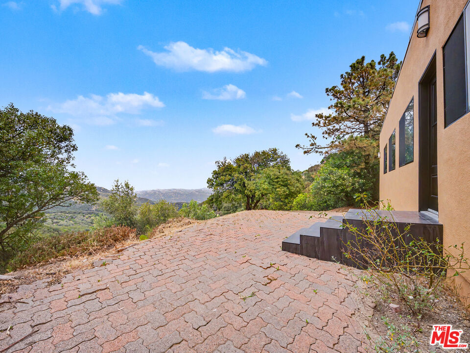 22067 Saddle Peak Road Property Photo 57