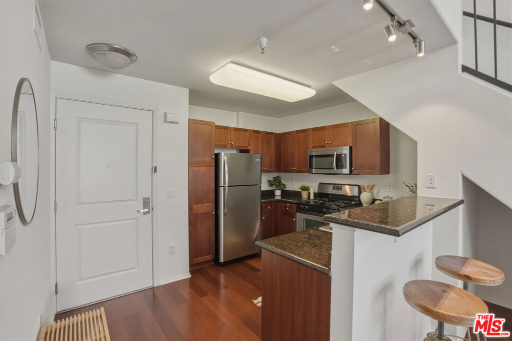 100 S Alameda Street 401 Property Photo 17