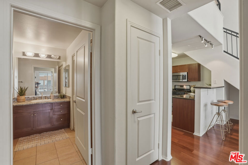 100 S Alameda Street 401 Property Photo 20