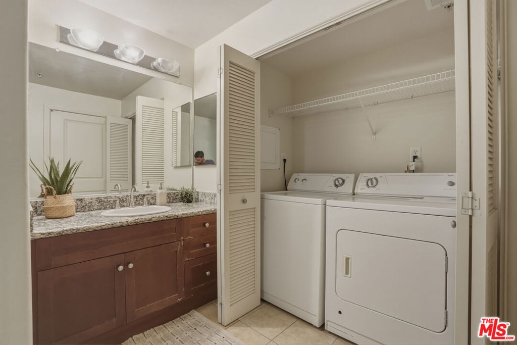 100 S Alameda Street 401 Property Photo 24